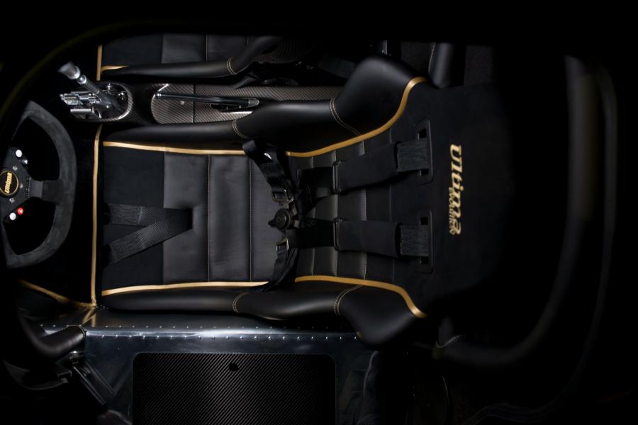 Интерьер Ultima Evolution Coupe 2015 года  (фото 28 из 42)
